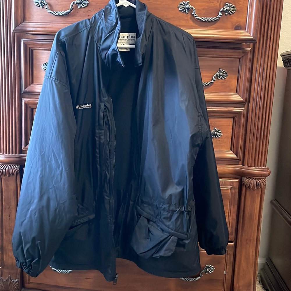 Light Columbia sports wear jacket. Mens extra large. Fleece inside.